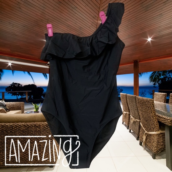 Vacation Ready - Black one shoulder ruffle swim suit - Picture 2 of 5